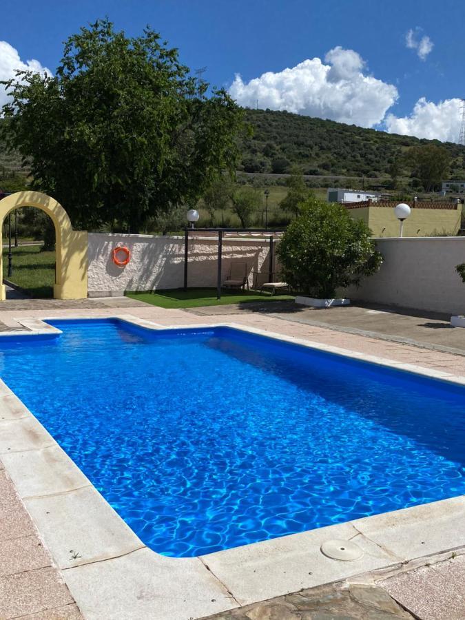 Casa Rural Montes De Trigo 헤레스 데 로스 카바예로스 외부 사진