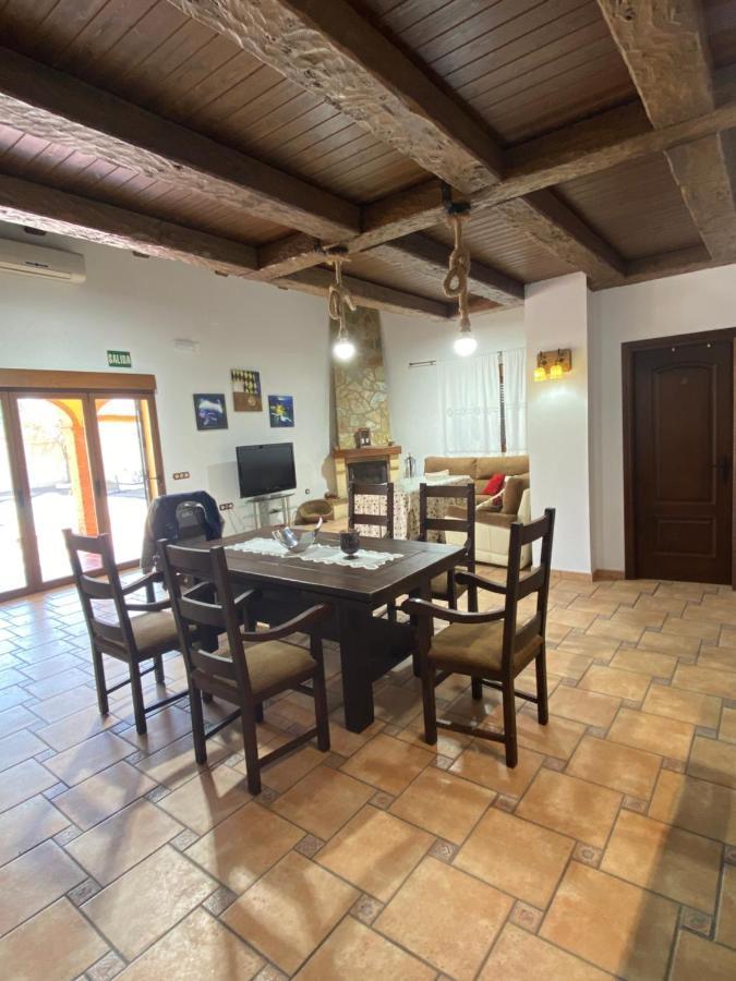 Casa Rural Montes De Trigo 헤레스 데 로스 카바예로스 외부 사진
